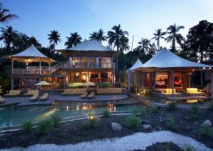 romantische abendstimmung im soneva kiri resort auf koh kood thailand
