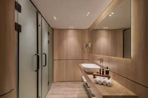 AQUA Luxury Cabin Badezimmer mit moderner Ausstattung – Luxus Kabine Ägypten