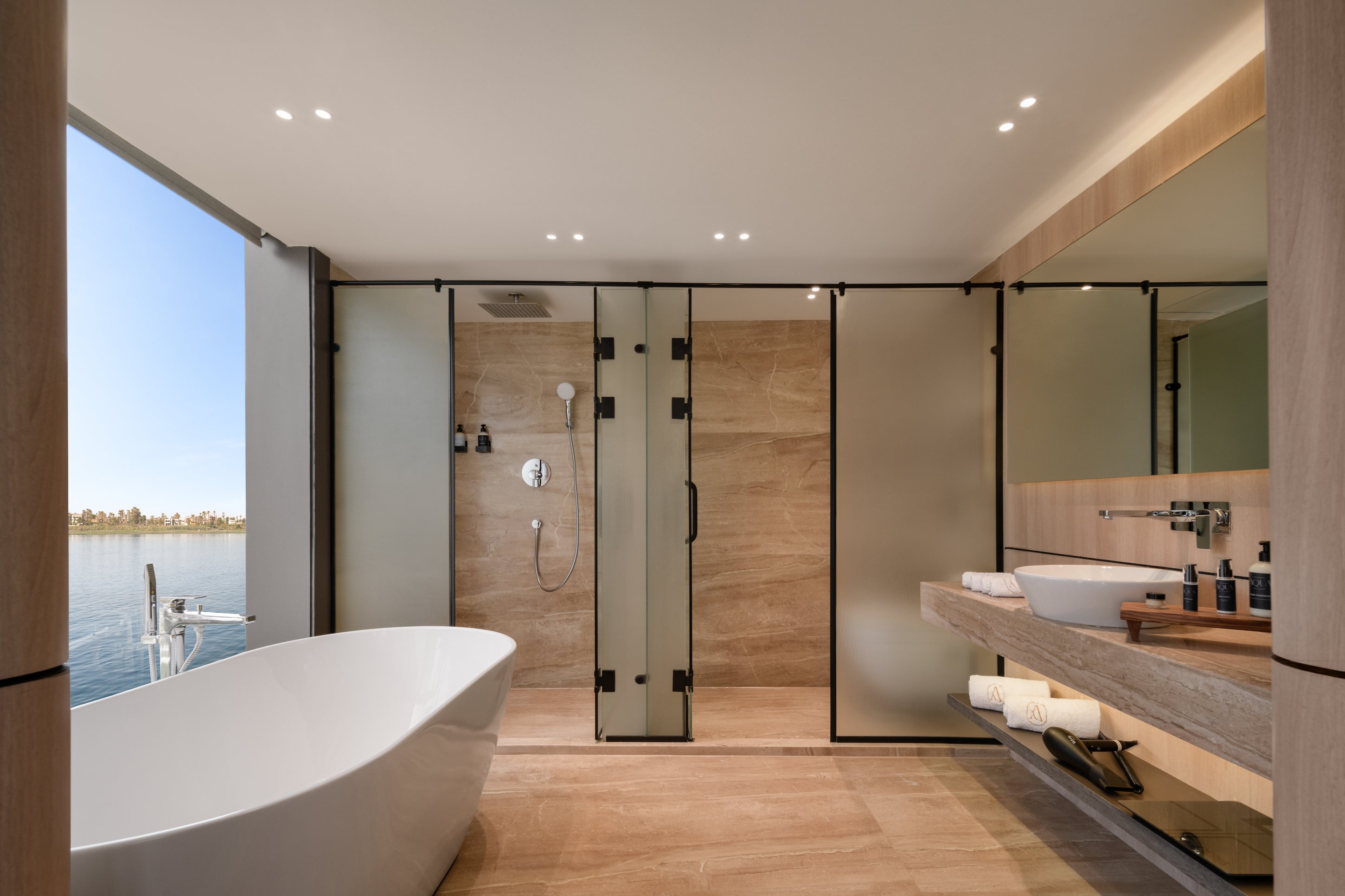 Moonlight Suite Badezimmer mit luxuriöser Einrichtung – Boutique Kreuzfahrt Nil