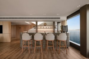 Salon Bar der Storia the Dahabeya – stilvolle Lounge für exklusive Nilkreuzfahrt Ägypten