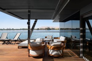 Terrasse mit Lounge-Bereich und Nilblick – Exklusive Ägyptenreise auf Boutique-Schiff