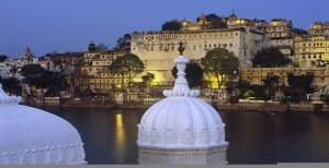 traumhafter ausblick im taj lake palace udaipur in indien