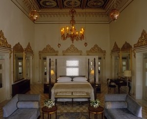 traumhafte und luxuriöse suite im taj lake palace udaipur in indien