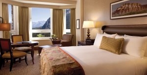 elegantes schlafzimmer im the fairmont banff springs in kanada