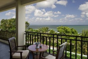traumhafter ausblick auf das meer von einer deluxe suite im the legian resort auf bali