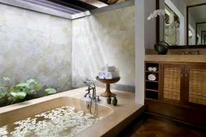 entspannender spa bereich im the legian resort auf bali