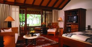 luxuriöses wohn und schlafzimmer einer villa im The Oberoi Lombok indonesien