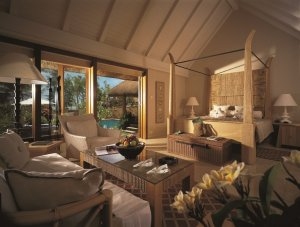 grosses luxuriöses schlafzimmer im the oberoi luxus resort auf Mauritius