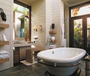 himmlische badewanne in der villa im the oberoi luxus resort auf Mauritius indischer ozean