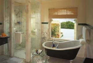 luxus marmorbadezimmer im oberoi udaivilas resort in udaipur indien