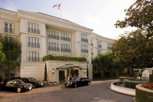 elegante auffahrt im the peninsula beverly hills luxus hotel in los angeles kalifornien amerika