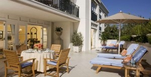 grosse terrasse einer suite im the peninsula beverly hills luxus hotel in los angeles kalifornien amerika