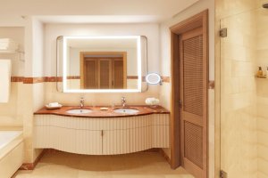 modernes badezimmer mit hellen farben und doppelwaschbenken im luxushotel ritz carlton abama auf teneriffa