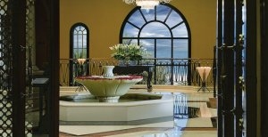 elegante lobby im ritz carlton dubai 