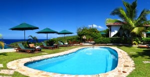 bezaubernder pool im ti kaye luxus resort in st. lucia karibik