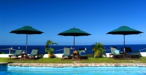 erfrischender pool im ti kaye luxus resort in st. lucia karibik