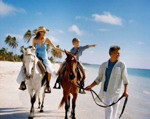 Aktiv sein und einfach mal über den Strand Reiten auf ihrer Luxusreisen Dominikanisch Republik Tortuga Bay Puntacana Resort & Club Hotel Punta Cana Karibik