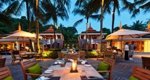 Terrasse und Restaurant im Trisara Hotel & Villas auf Phuket im Luxusurlaub in Thailand