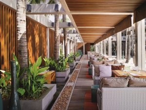 Terrasse des Athiri Restaurant im Velaa Private Island Indischer Ozean Malediven