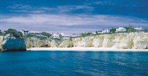 traumhaftes blaues meer und strand im Vila Vita Parc algarve in portugal