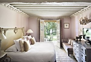 Helles Zimmer mit luxuriöser Einrichtung im Luxushotel Saint-Tropez Villa Marie Cote d´Azur Frankreich