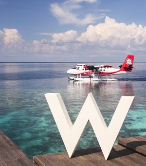Ankunft mit dem Wasserflugzeug im w maldives resort im ari atoll malediven im indischen ozean